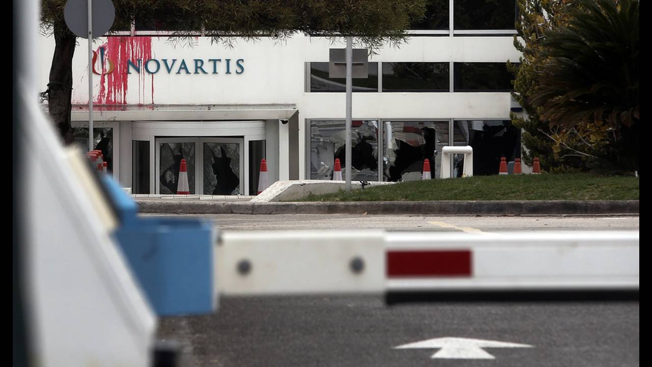 Επίθεση στα κεντρικά γραφεία της εταιρίας Novartis στην Αθήνα
