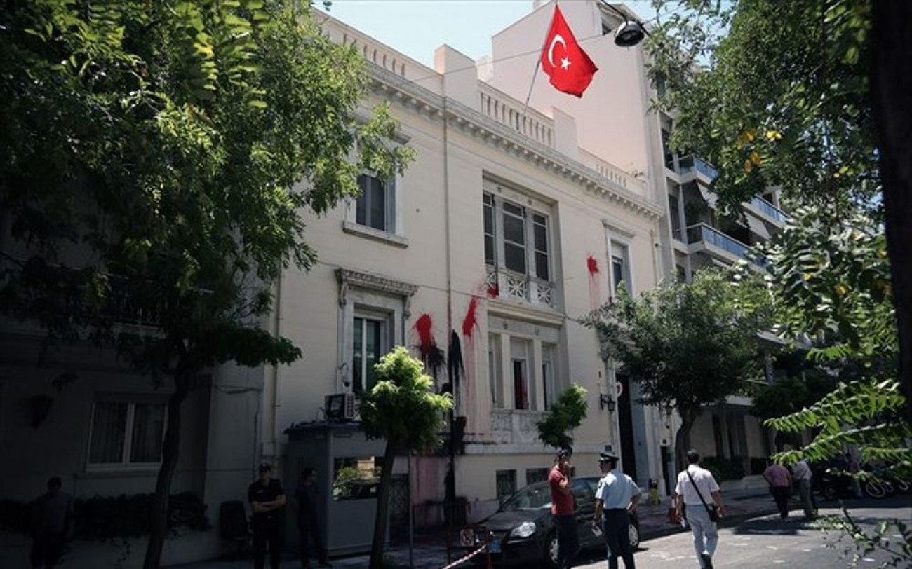 Επίθεση με μπογιές στο Τουρκικό προξενείο στην Αθήνα για το Αφριν
