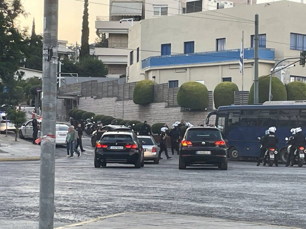 Συγκέντρωση του Ρουβίκωνα έξω από την πρεσβεία του Ισραήλ